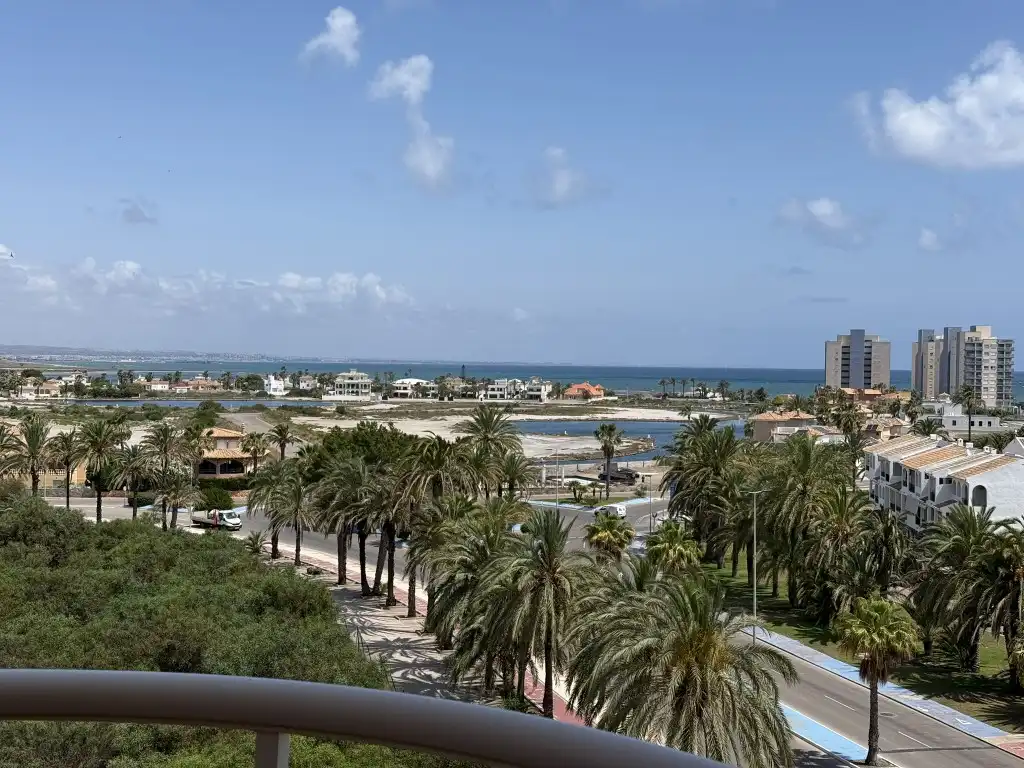 Vista exterior de Apartamento en venta en La Manga del Mar Menor con Piscina