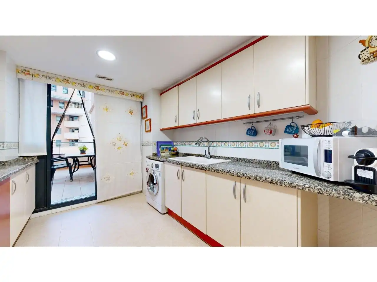 Kitchen of Flat for sale in Valencia  with Air Conditioner, Private garden and Terrace