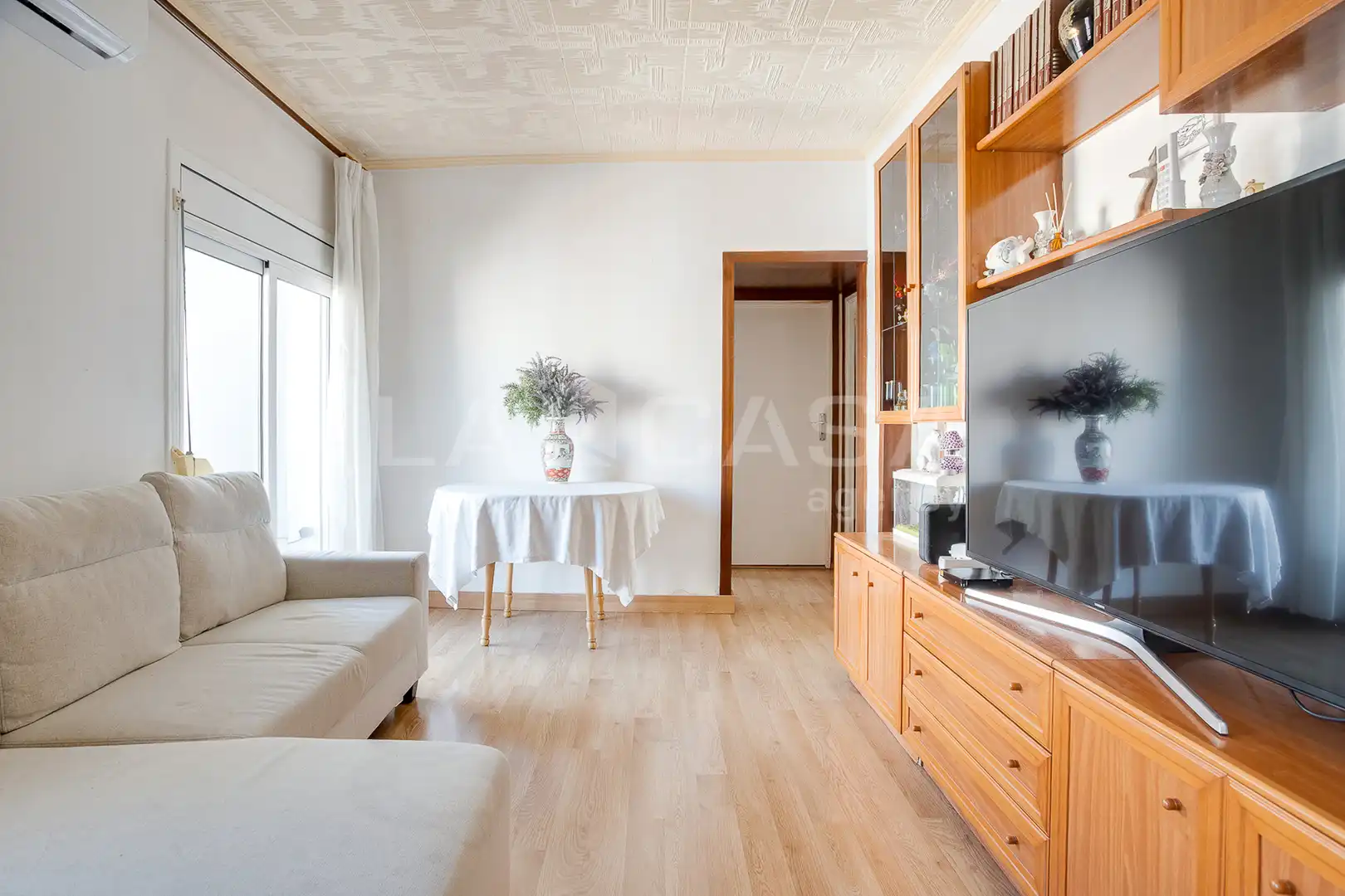 Sala de estar de Piso en venta en Sant Boi de Llobregat con Aire acondicionado, Calefacción y Parquet