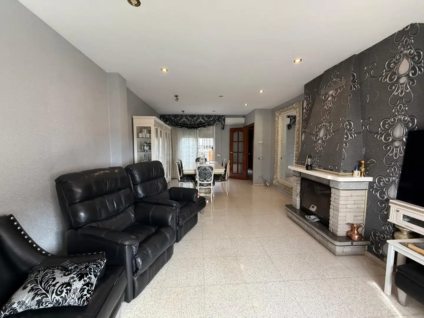 Wohnzimmer von Haus oder Chalet zum Verkauf in Santa Coloma de Gramenet mit Klimaanlage, Heizung und Terrasse