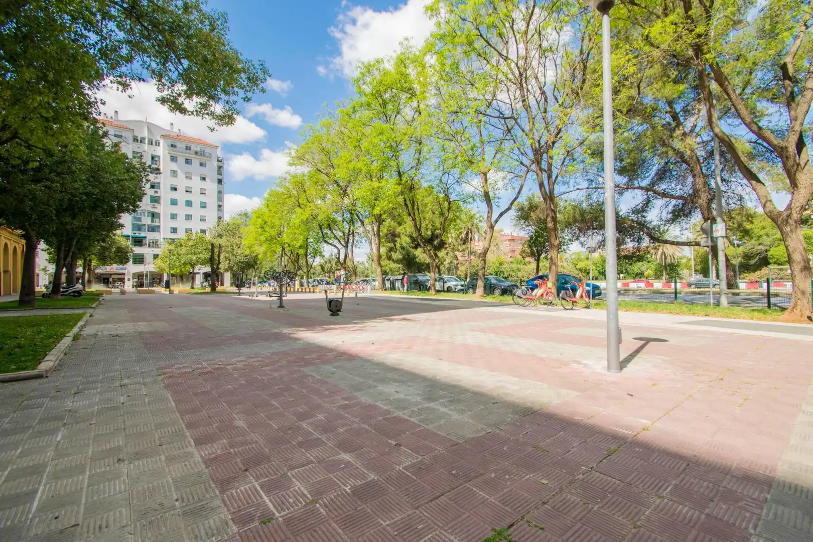 Flat for sale in Avenida ALCALDE LUIS URUÑUELA, Urbadiez - Entrepuentes