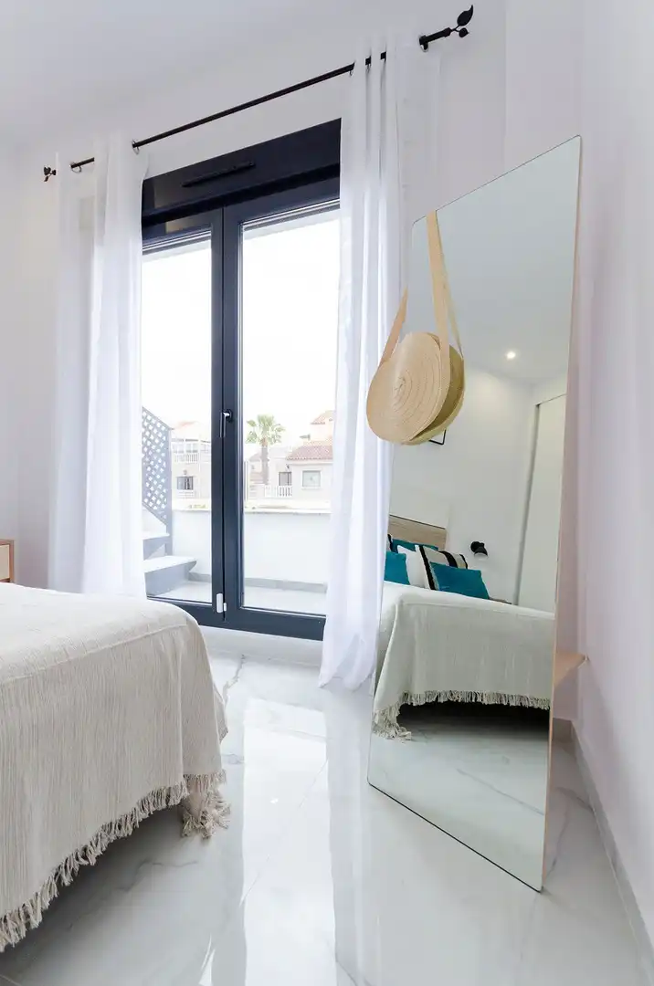 Habitación de Casa o chalet en venta en Torrevieja con Aire acondicionado, Jardín privado y Terraza