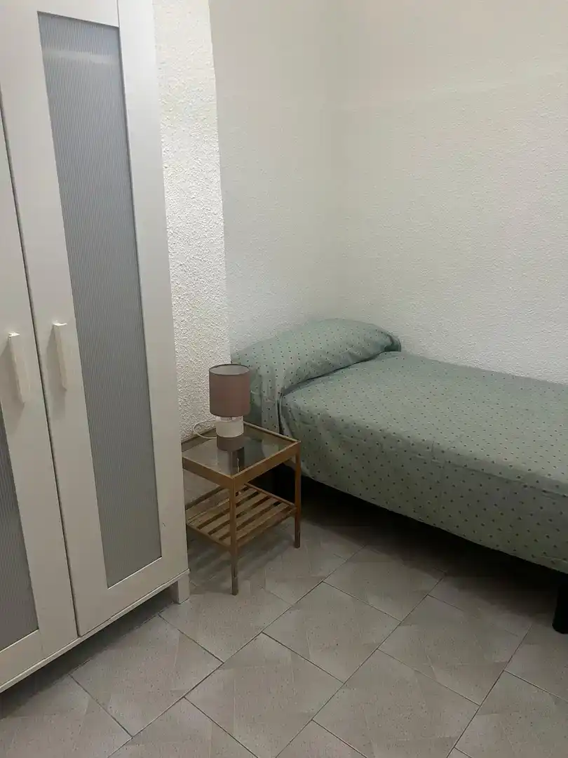 Schlafzimmer von Erdgeschoss zur Miete in Valencia mit Klimaanlage und Möbliert