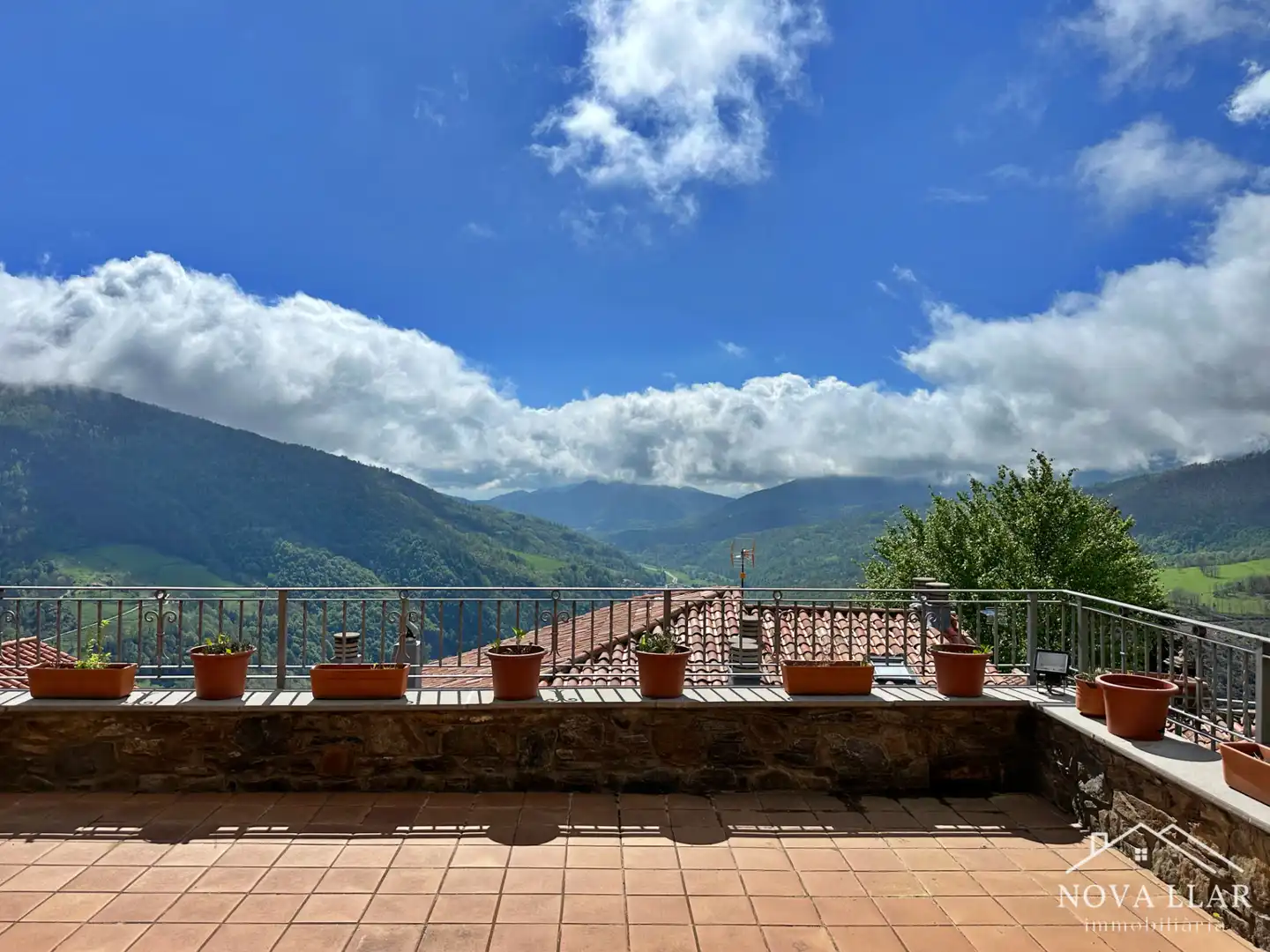 Terrasse von Einfamilien-Reihenhaus zum Verkauf in Vilallonga de Ter mit Heizung, Privatgarten und Terrasse