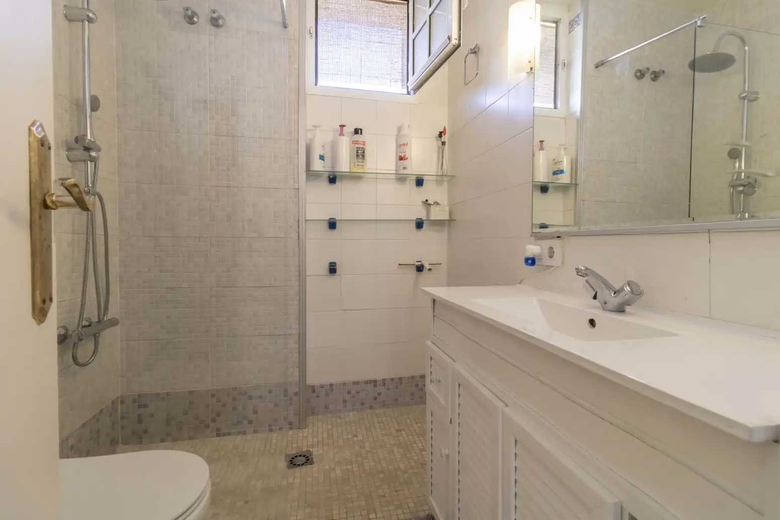 Bathroom of Houses for sale in Bormujos  with Air Conditioner, Terrace and Storage room