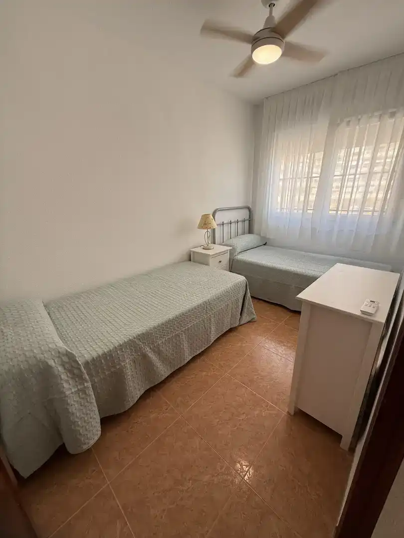 Dormitori de Dúplex de lloguer en La Manga del Mar Menor amb Piscina, Moblat i Balcó