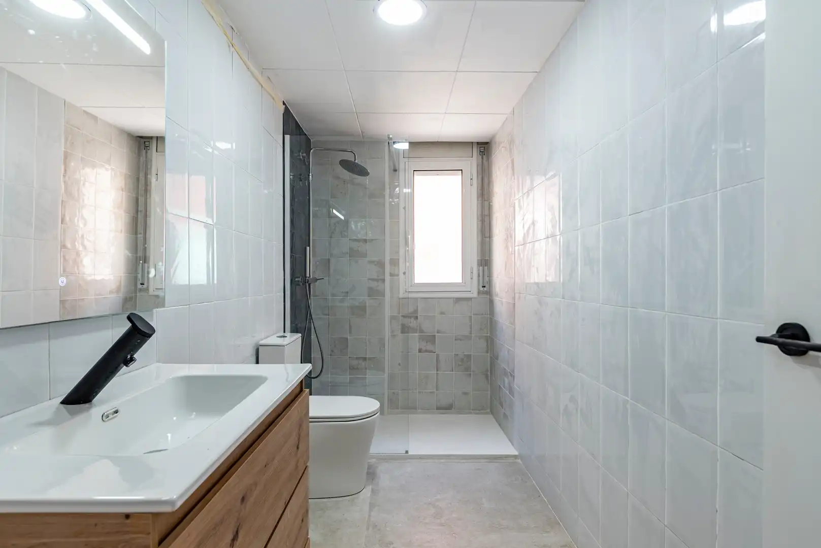 Badezimmer von Wohnung zum Verkauf in Mataró mit Parkett, Terrasse und Balkon