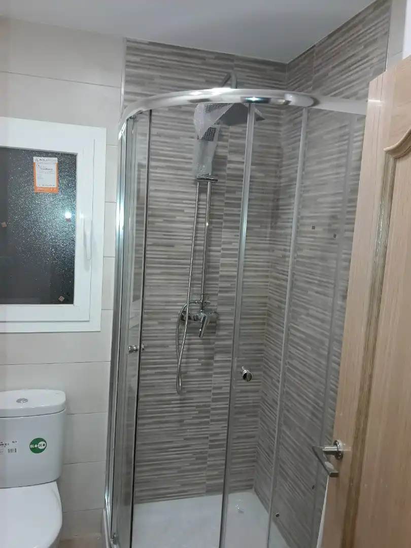 Bathroom of Flat for sale in Madrid  with Air Conditioner, Parquet flooring and Oven