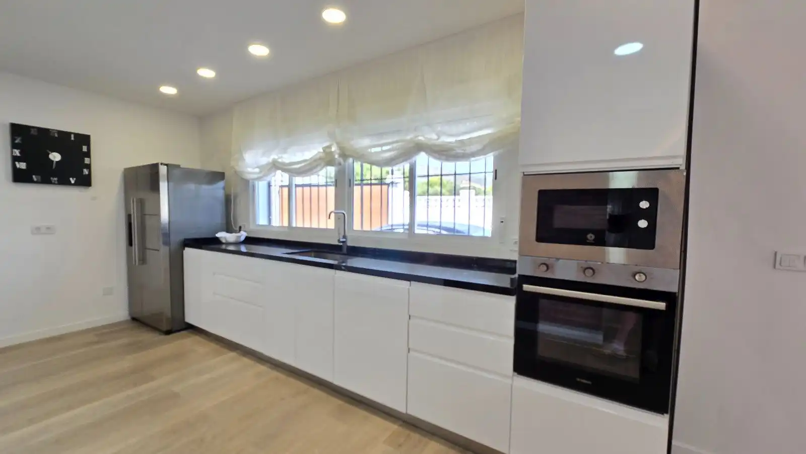 Cuina de Casa o xalet en venda en Torremolinos amb Aire condicionat, Terrassa i Traster