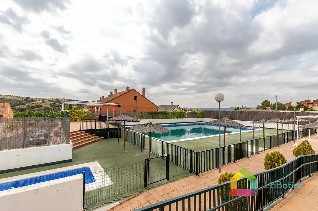Swimming pool of Detached homes for sale in Toledo  with Air Conditioner, Heating and Terrace