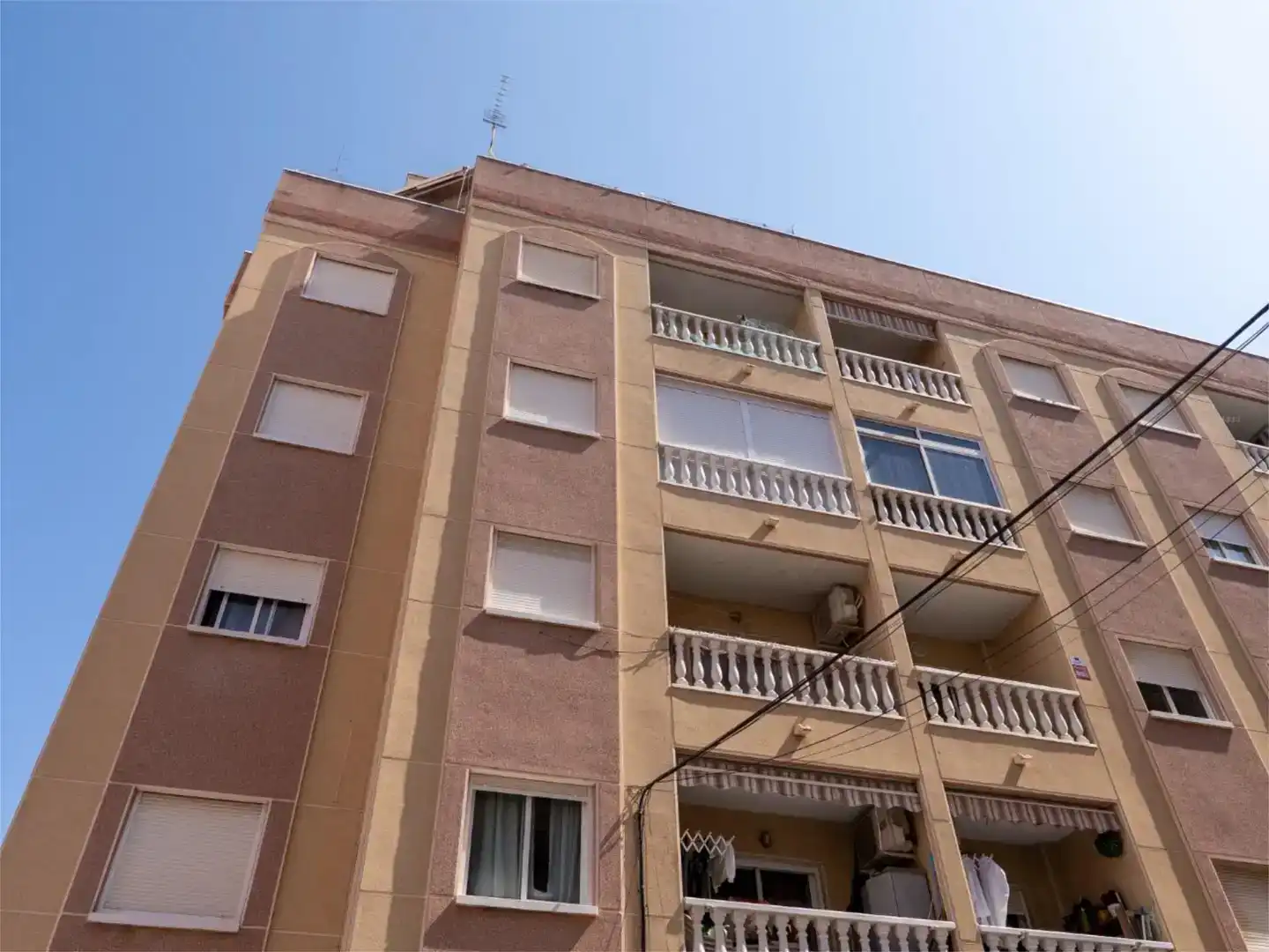Vista exterior de Pis en venda en Torrevieja amb Aire condicionat, Piscina i Balcó