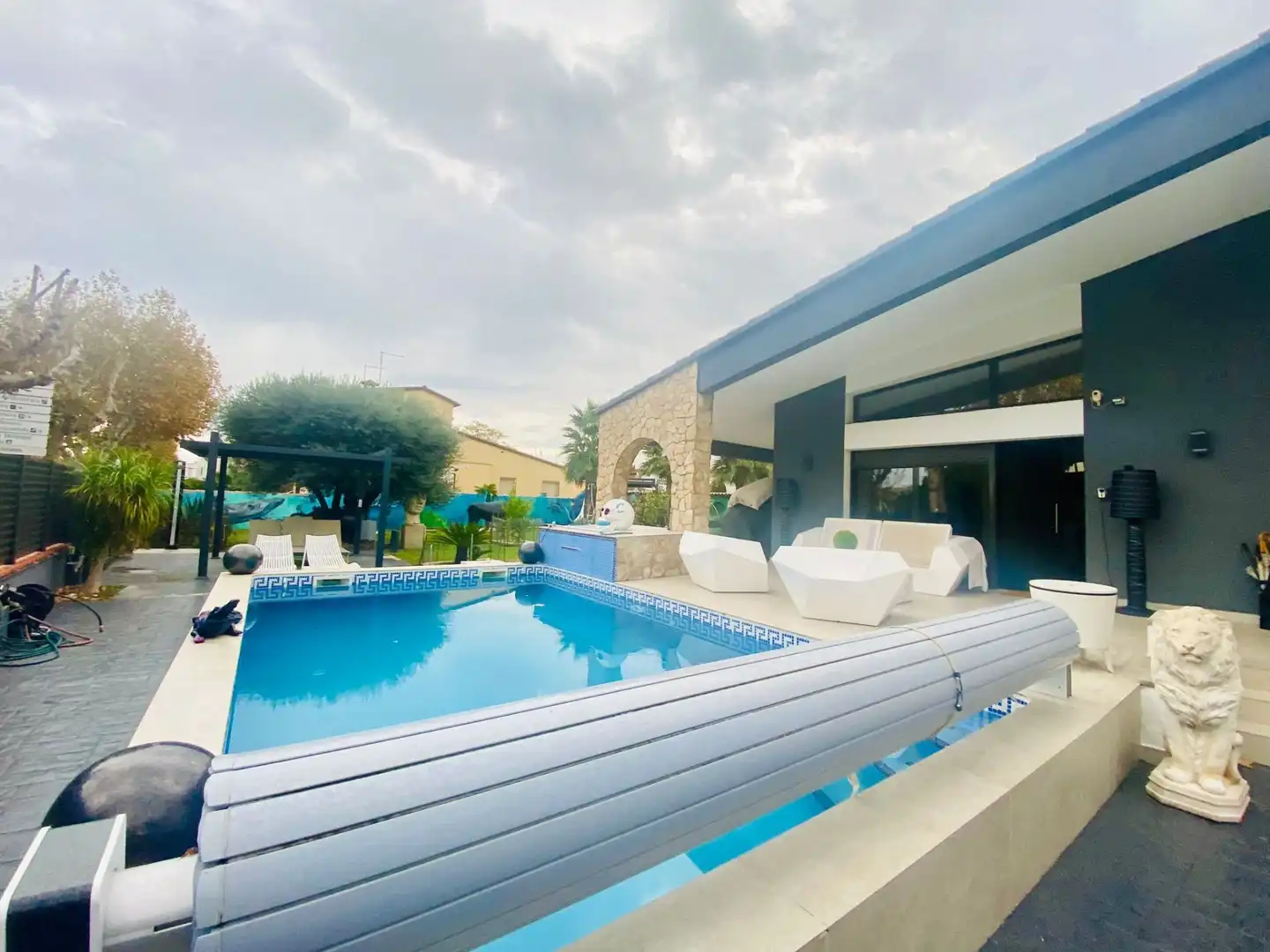 Piscina de Casa adosada en venda en Empuriabrava amb Aire condicionat, Calefacció i Jardí privat