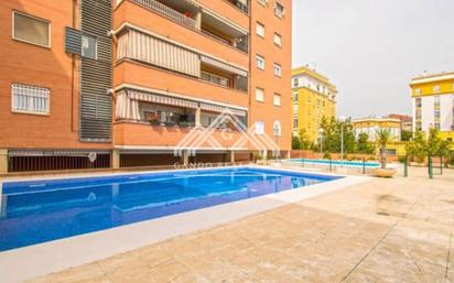 Exterior view of Flat for sale in  Sevilla Capital  with Air Conditioner, Terrace and Swimming Pool