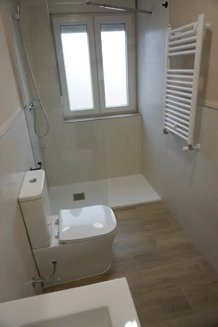 Bany de Casa o xalet per a compartir en Ávila amb Calefacció, Moblat i Rentadora