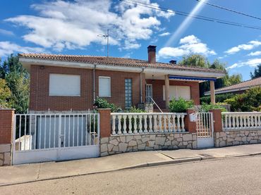 Villa con piscina in vendita a Villarejo de Órbigo