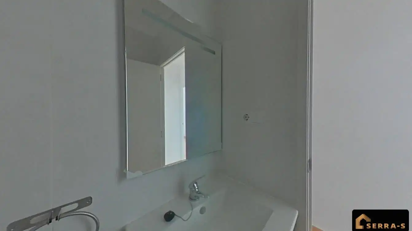 Bathroom of Flat for sale in Mataró  with Parquet flooring and Terrace