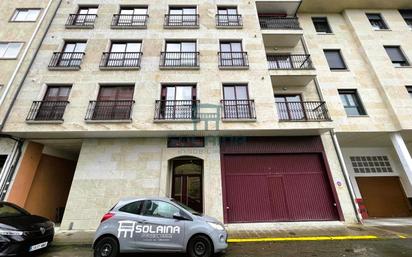 Vista exterior de Apartament en venda en O Carballiño   amb Calefacció, Terrassa i Balcó