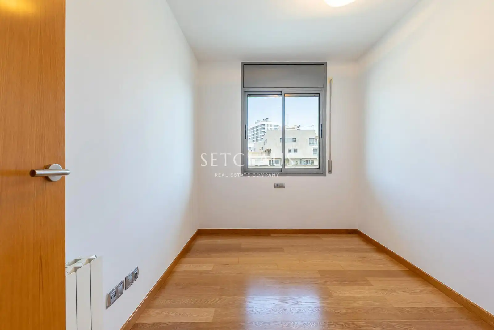 Schlafzimmer von Wohnung zum Verkauf in Badalona mit Klimaanlage, Heizung und Terrasse