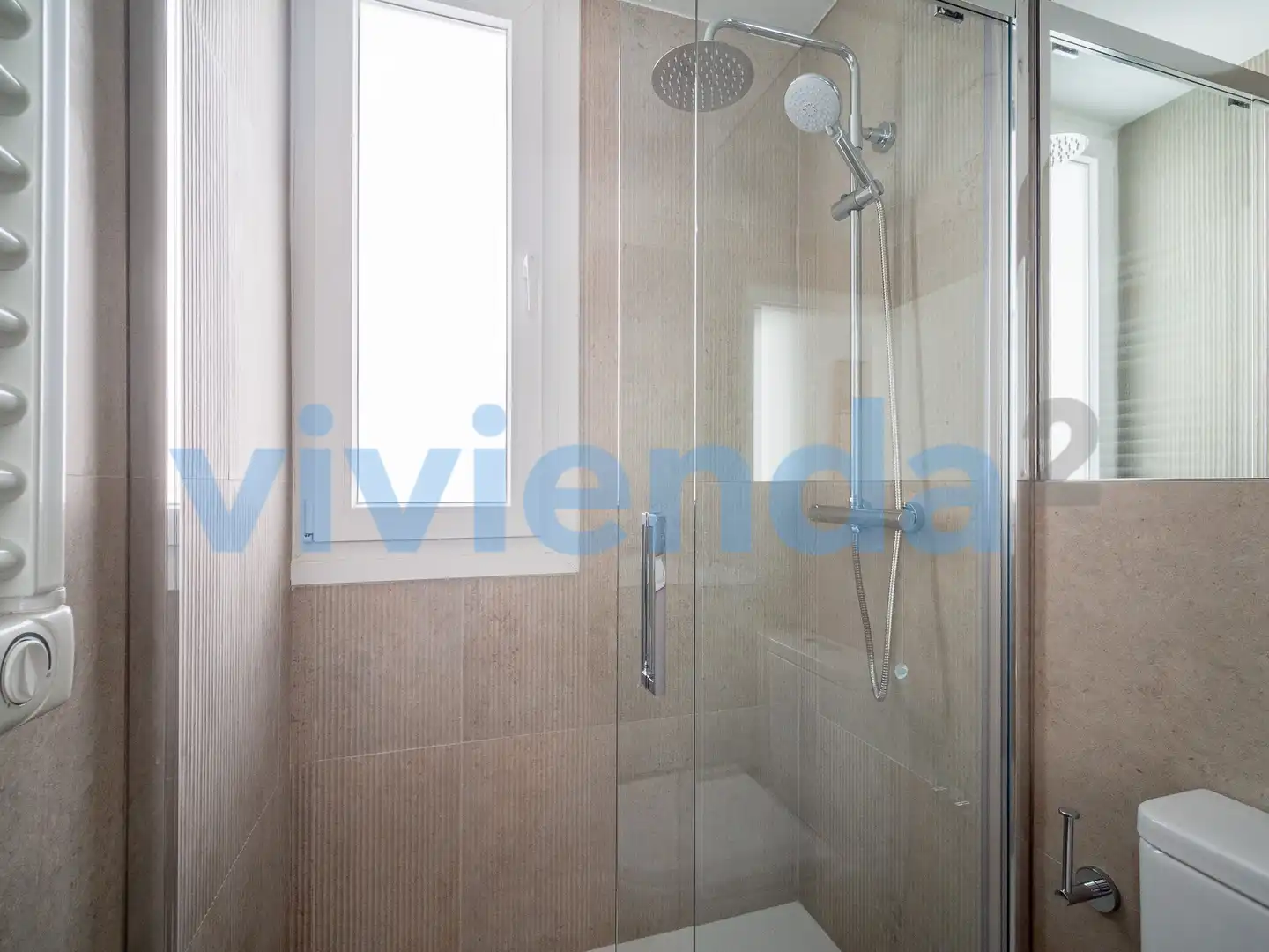 Baño de Piso de alquiler en Madrid con Aire acondicionado y Balcón