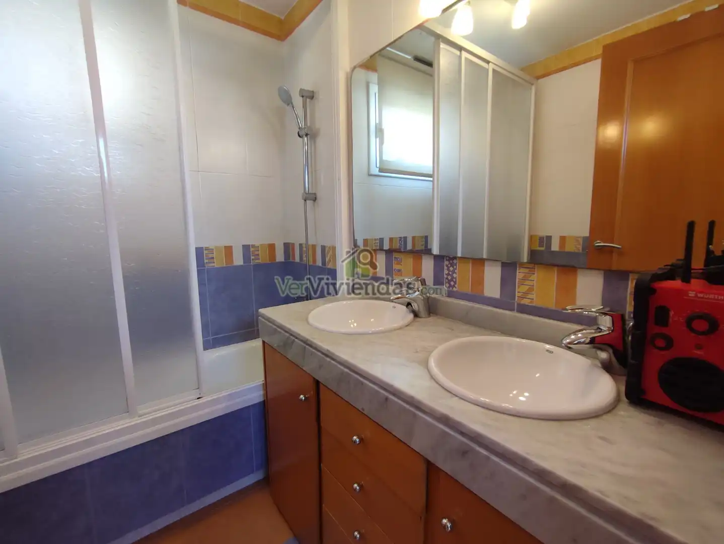 Bany de Casa o xalet en venda en Cerdanyola del Vallès amb Aire condicionat, Calefacció i Jardí privat
