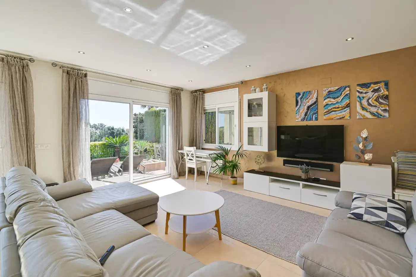Sala d'estar de Casa o xalet en venda en Lloret de Mar amb Aire condicionat, Calefacció i Jardí privat