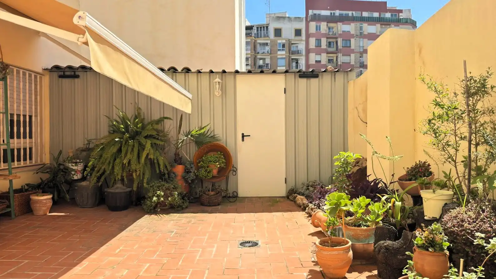 Terraza de Piso en venta en Castellón de la Plana / Castelló de la Plana con Terraza, Trastero y Balcón