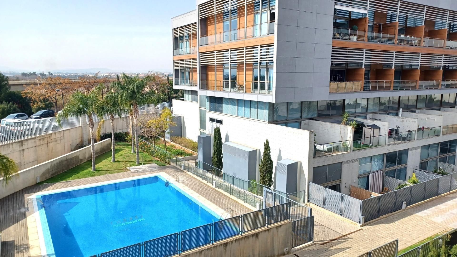 Swimming pool of Loft to rent in  Valencia Capital  with Air Conditioner, Heating and Private garden
