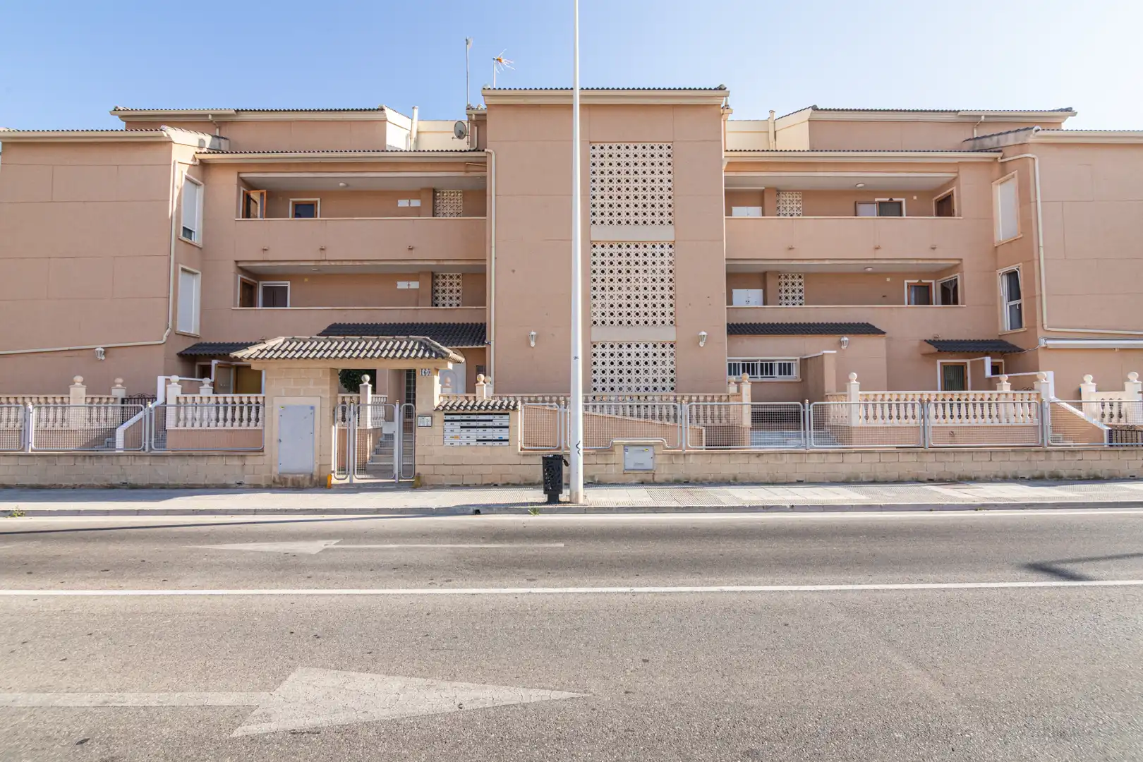 Vista exterior de Apartament en venda en Santa Pola amb Aire condicionat, Moblat i Balcó