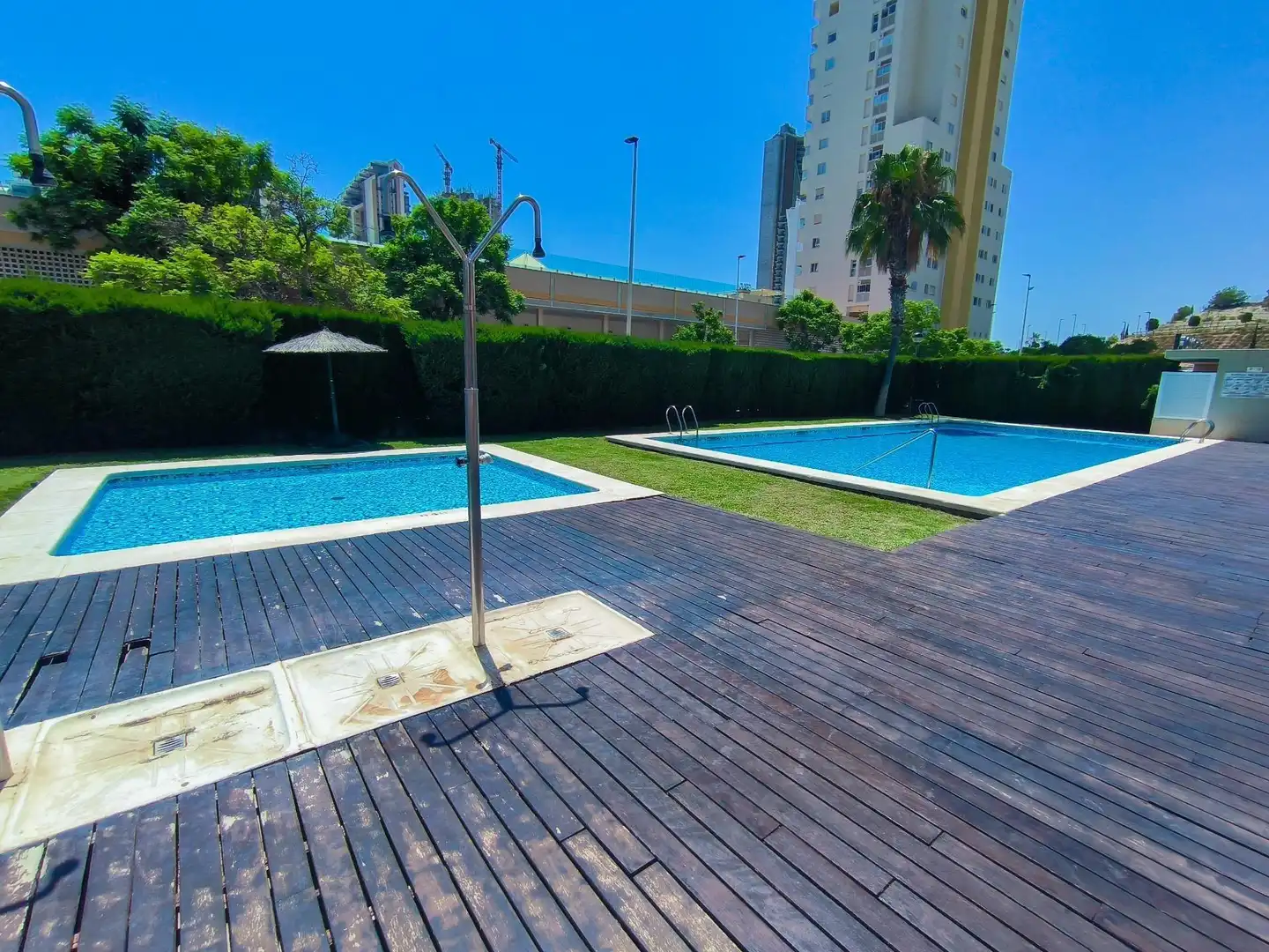 Schwimmbecken von Wohnungen zum Verkauf in Benidorm mit Klimaanlage, Heizung und Privatgarten