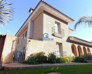 Vista exterior de Casa o xalet en venda en El Puerto de Santa María amb Terrassa, Piscina i Balcó