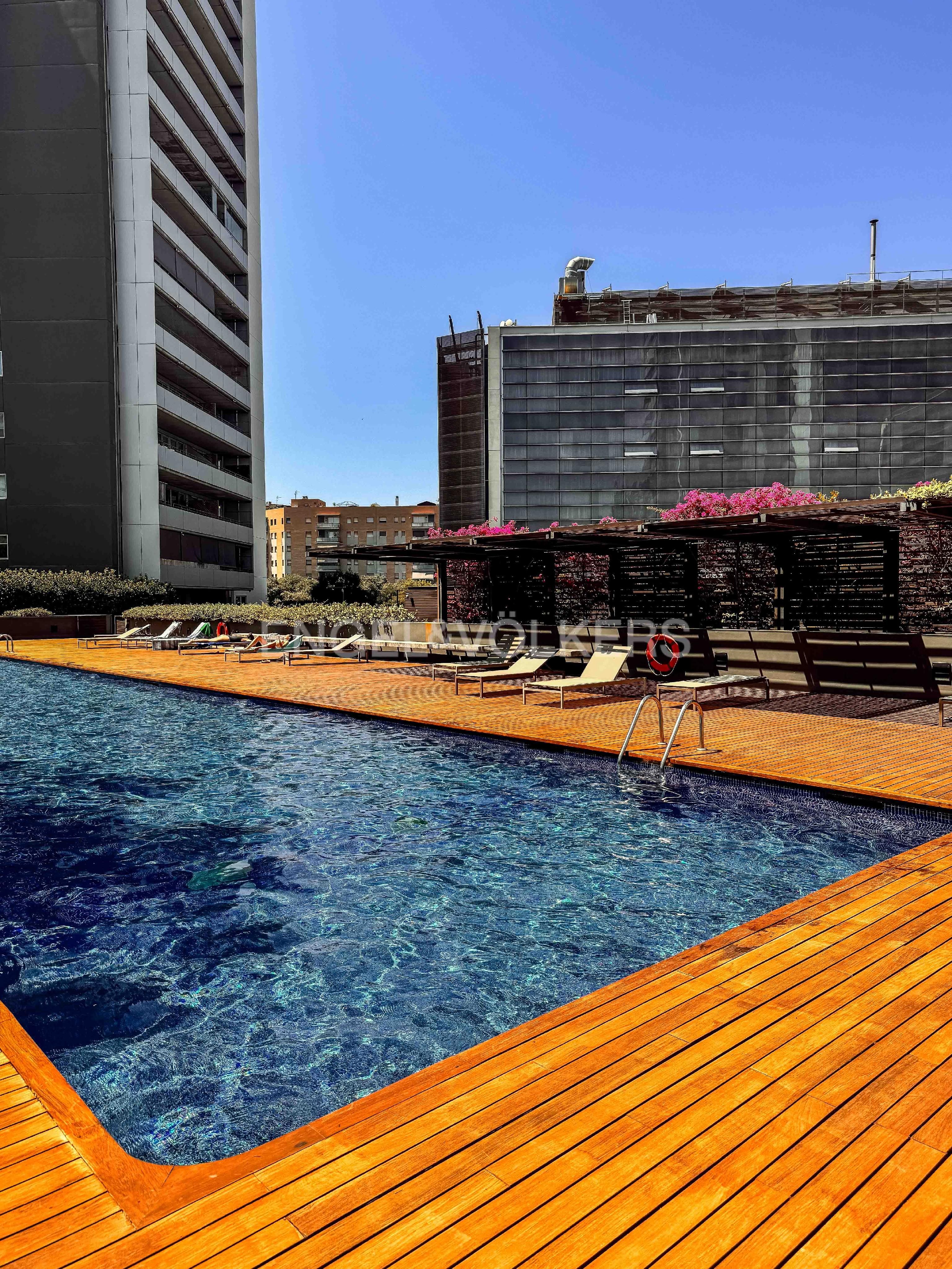 Swimming pool of Apartment to rent in  Barcelona Capital  with Air Conditioner, Heating and Parquet flooring