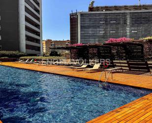 Swimming pool of Apartment to rent in  Barcelona Capital  with Air Conditioner, Heating and Parquet flooring