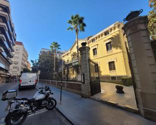 Vista exterior de Pis de lloguer en  Granada Capital amb Aire condicionat, Terrassa i Balcó