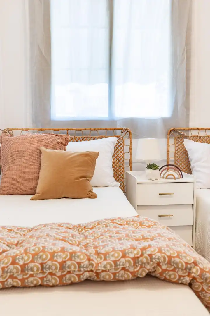 Habitación de Casa adosada en venta en Paterna con Calefacción, Jardín privado y Terraza