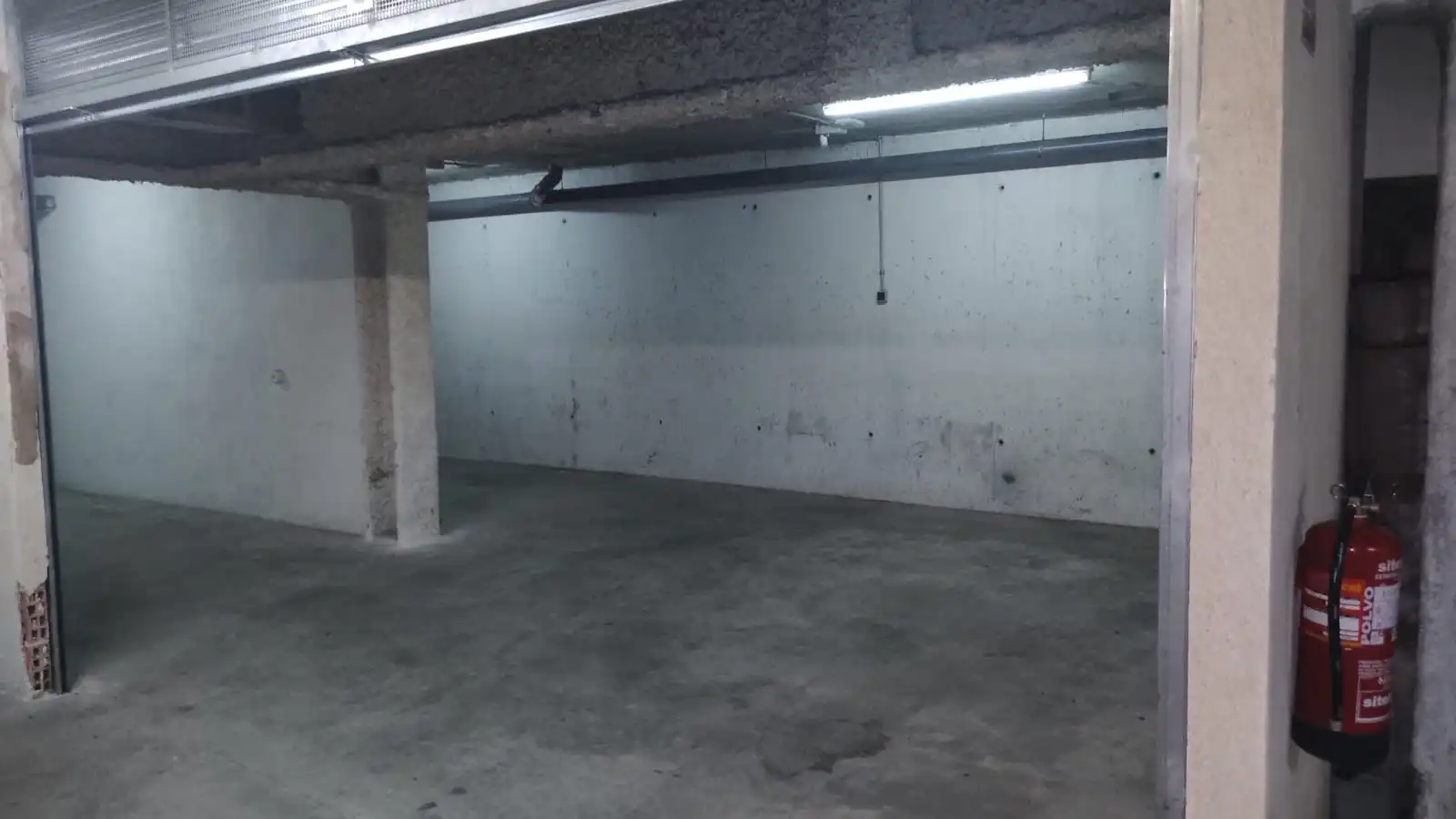 Garage for sale in Salt