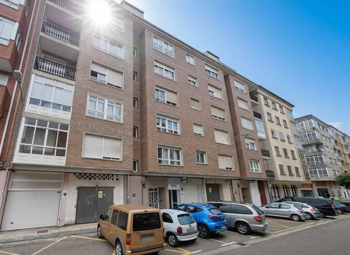 Vista exterior de Piso en venta en Vilagarcía de Arousa con Trastero y Balcón