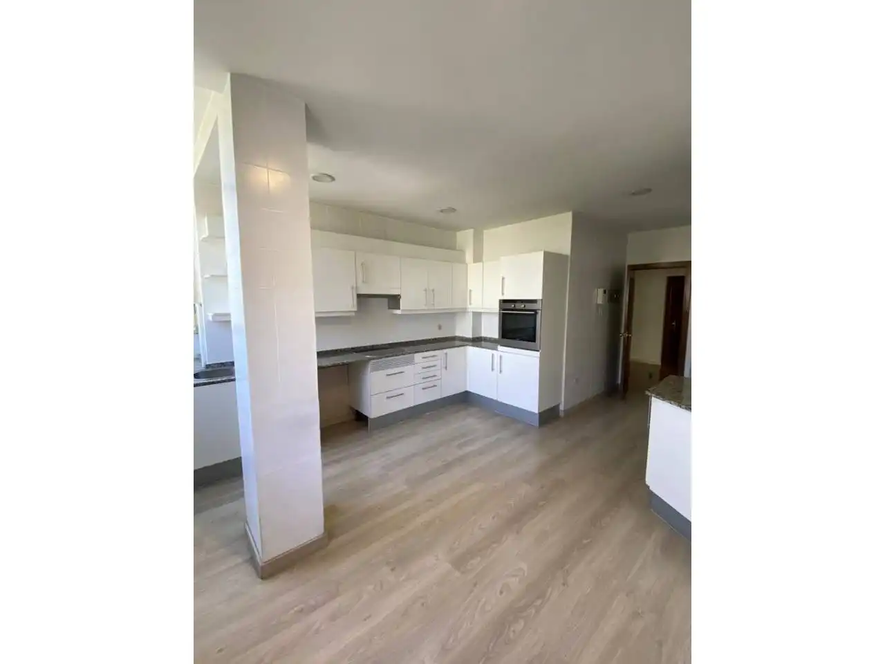 Wohnung zur Miete in Calle Republica, Centre