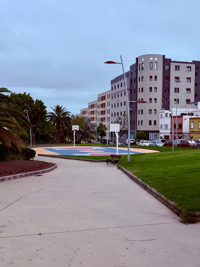 Vista exterior de Piso de alquiler en Las Palmas de Gran Canaria con Terraza, Trastero y Piscina