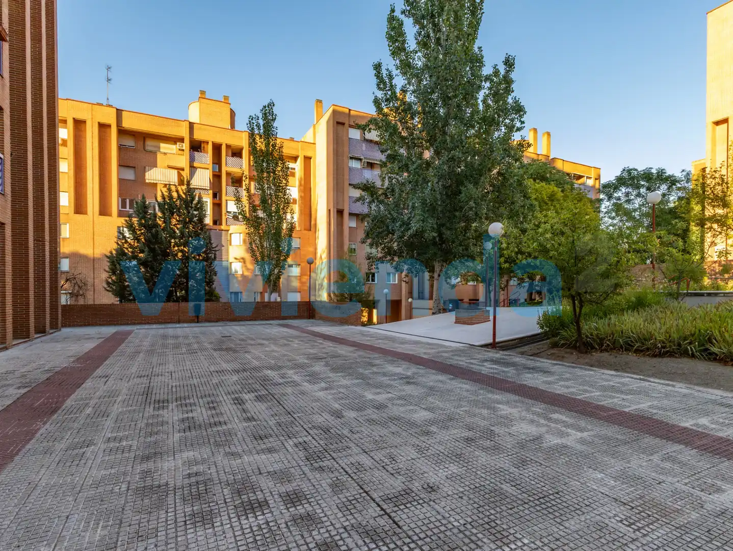 Vista exterior de Piso en venta en Madrid con Calefacción y Balcón