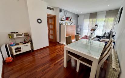 Sala d'estar de Planta baixa en venda en Montcada i Reixac amb Aire condicionat, Calefacció i Parquet