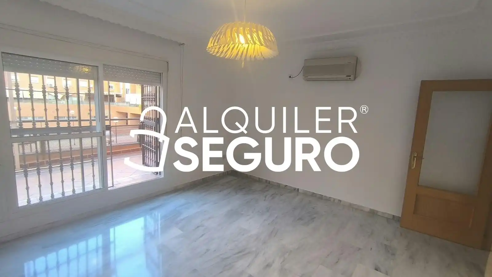 Flat with lift to rent in Ciencias