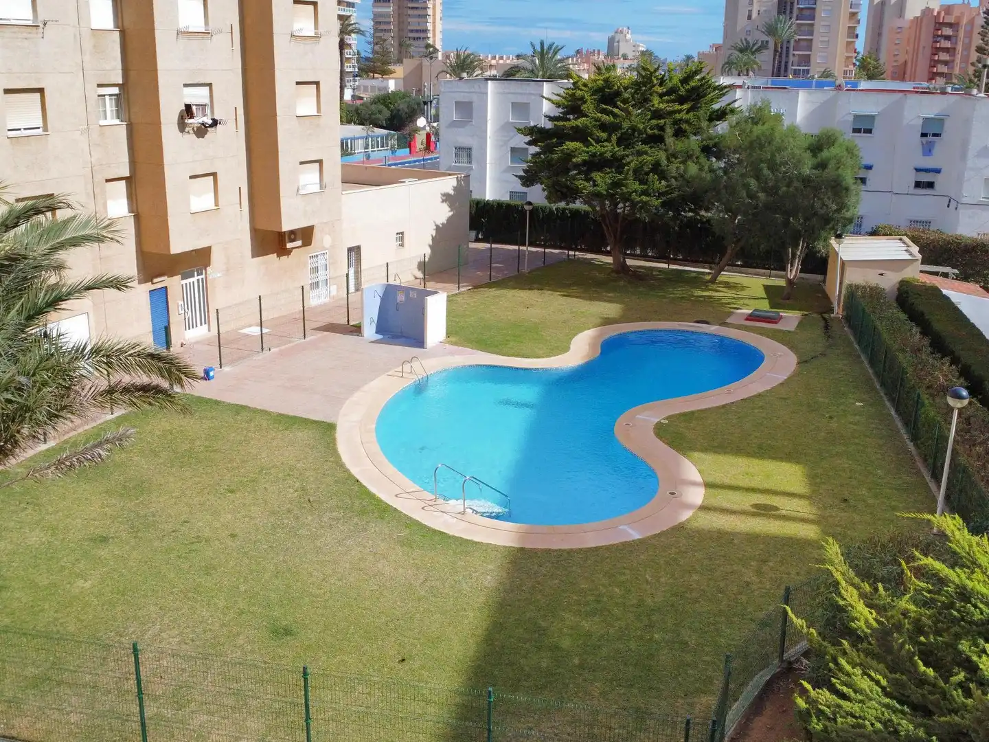 Piscina de Apartamento de alquiler en La Manga del Mar Menor con Terraza y Piscina