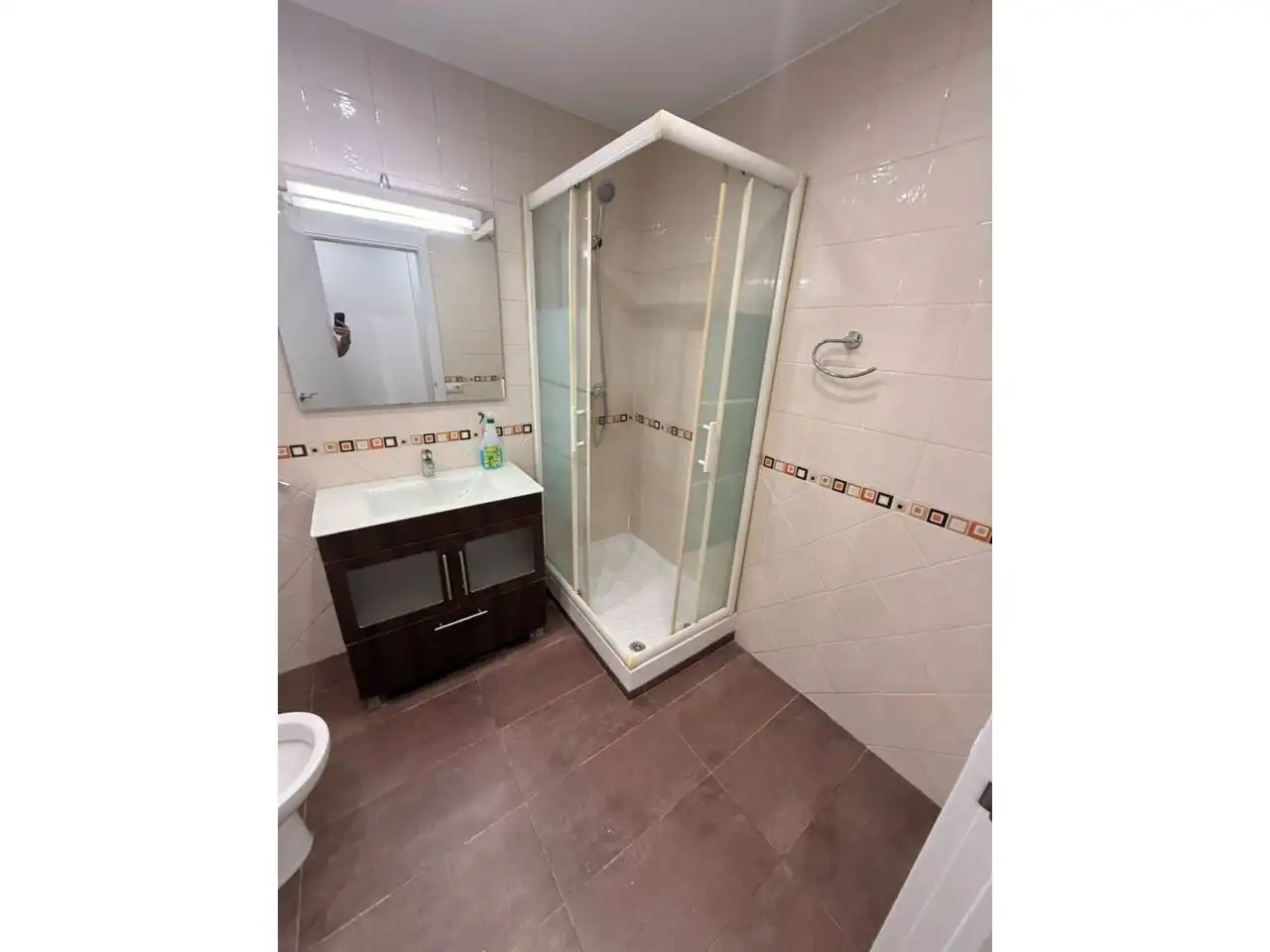 Baño de Piso de alquiler en Cerdanyola del Vallès con Parquet y Terraza