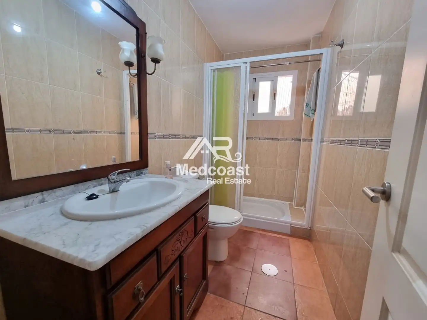 Baño de Piso de alquiler en Vera con Terraza, Piscina y Amueblado