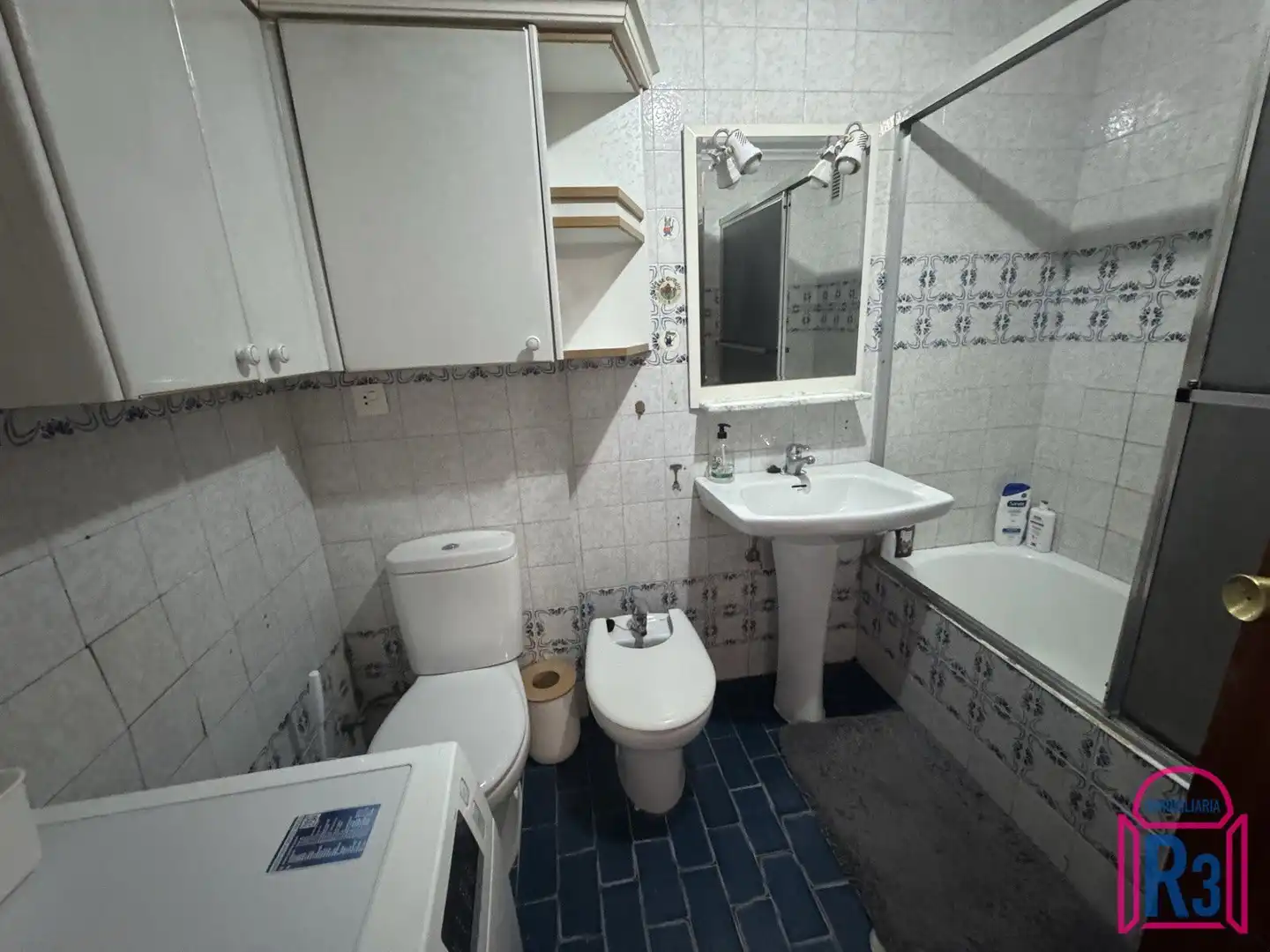 Bany de Apartament en venda en León Capital  amb Calefacció, Terrassa i Moblat