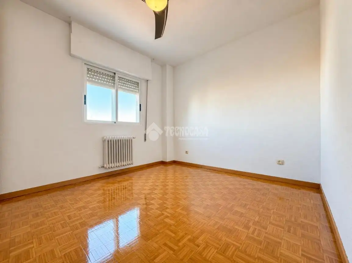 Schlafzimmer von Wohnung zur Miete in Madrid mit Klimaanlage, Heizung und Parkett