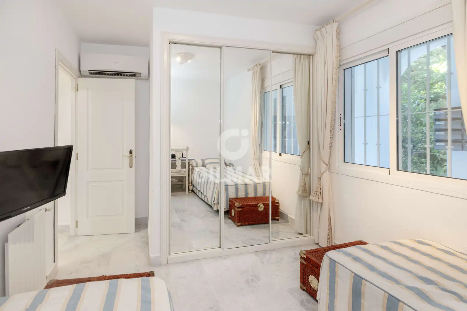 Schlafzimmer von Wohnungen zum Verkauf in Marbella mit Heizung, Privatgarten und Schwimmbad