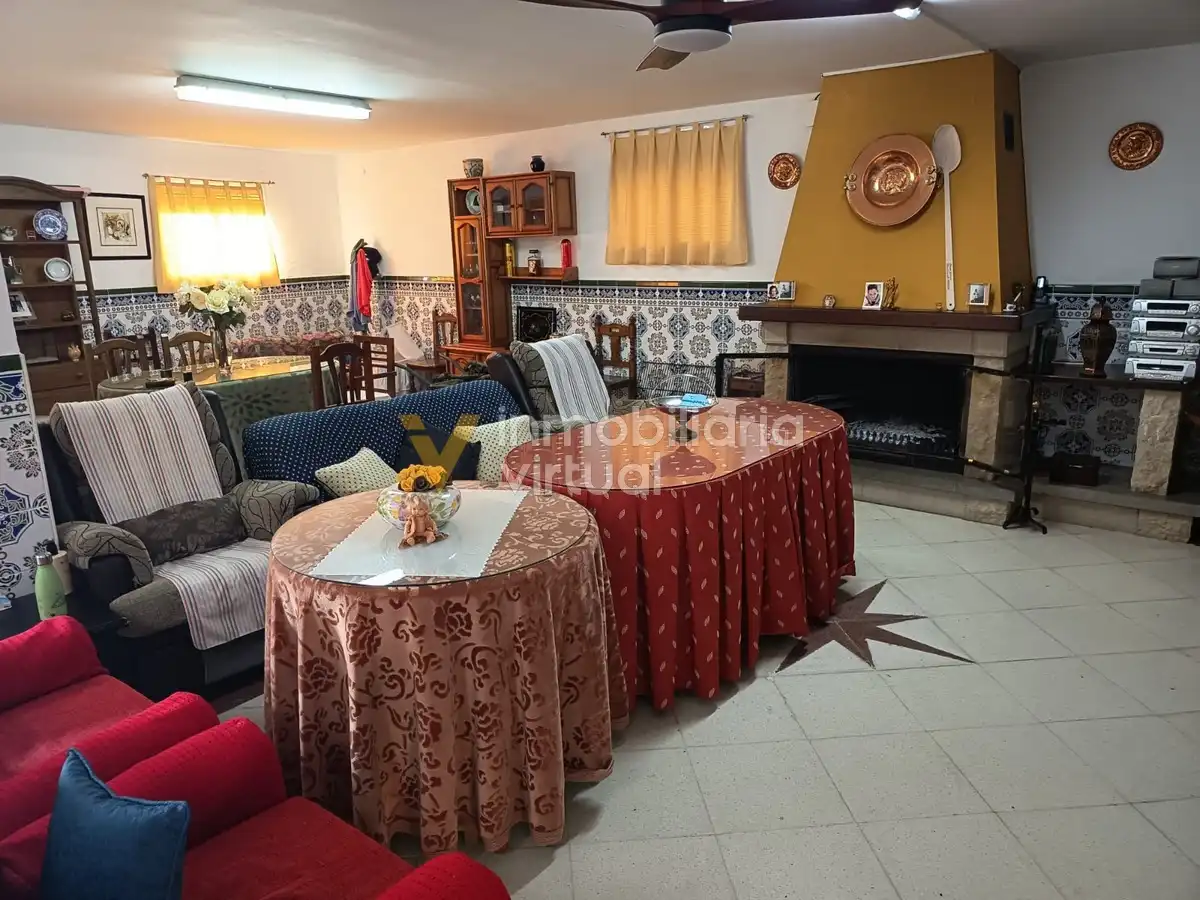 Sala de estar de Casa o chalet en venta en Lucena con Piscina y Amueblado