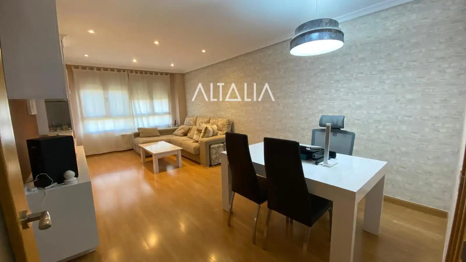 Sala de estar de Piso en venta en Cuenca con Trastero y Amueblado
