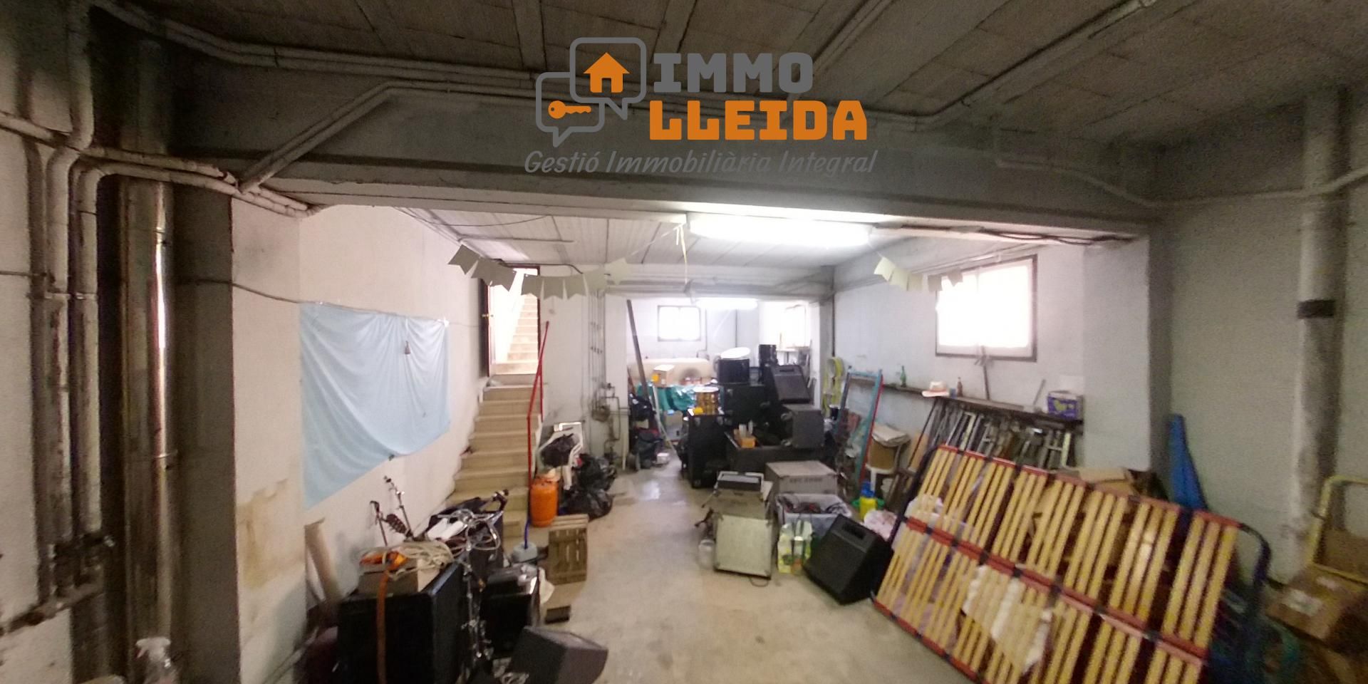 Casa adosada en venda en Preixens amb Calefacció, Traster i Moblat